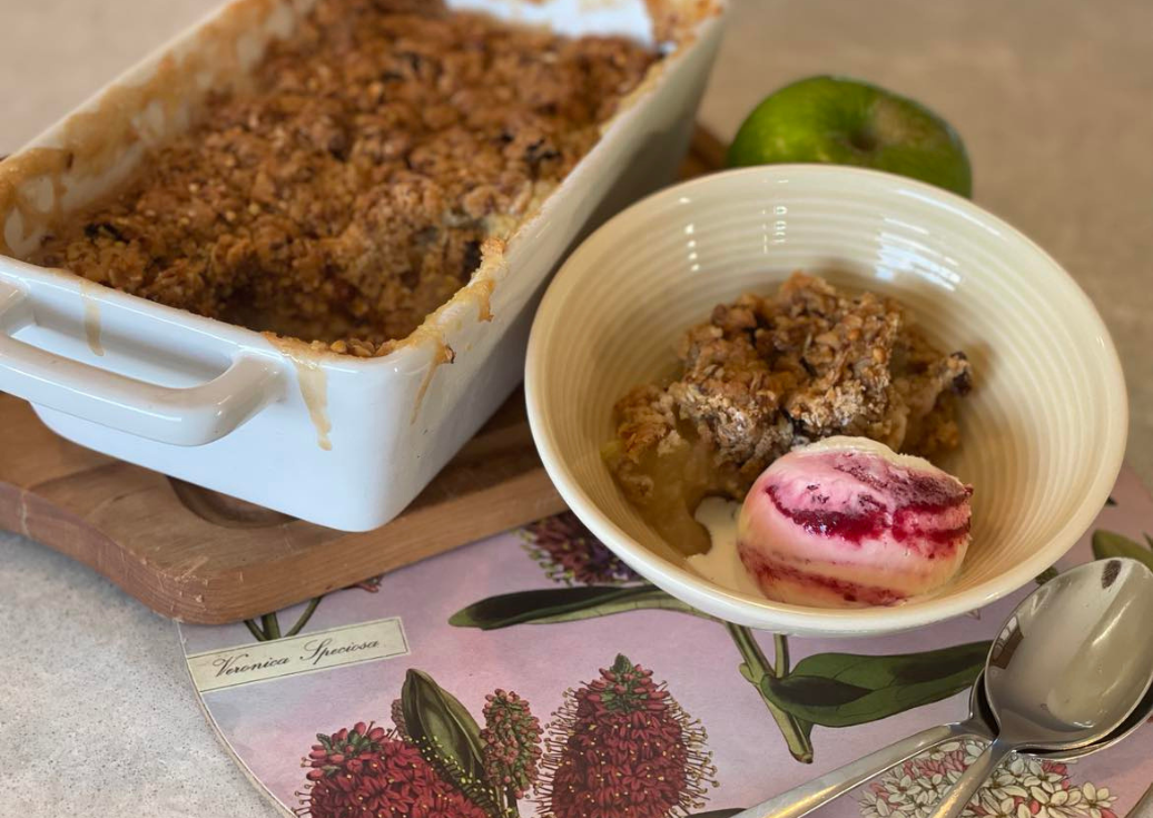 Easy, delicious and healthy apple crumble