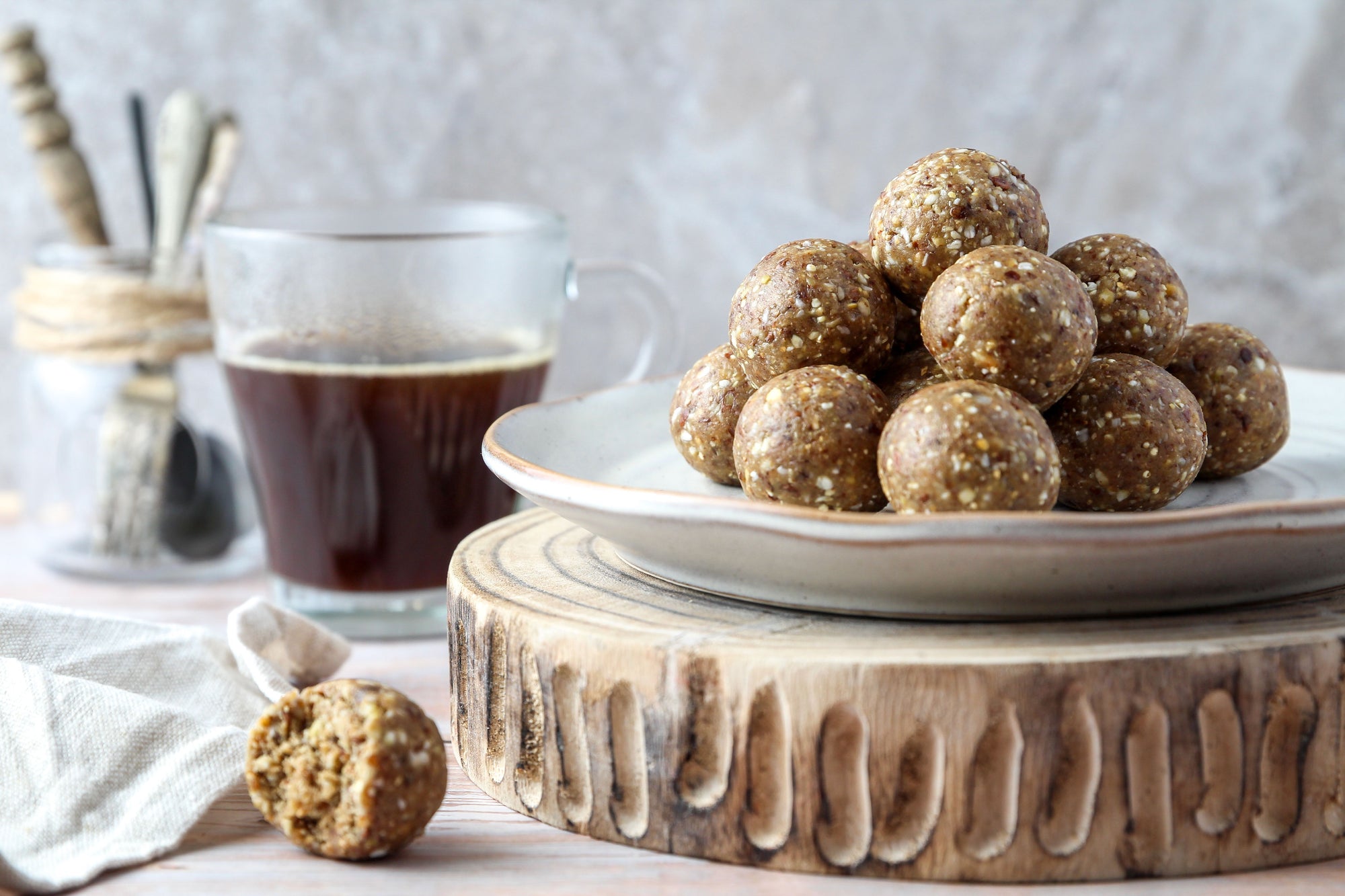Breakfast on the go, a lunch box filler or a healthy snack these are perfect to make, keep in the fridge and have ready to go. This high protein bliss ball recipe Te Atatu Toasted Gluten free muesli, which is perfect for breakfast and gluten free baking.
